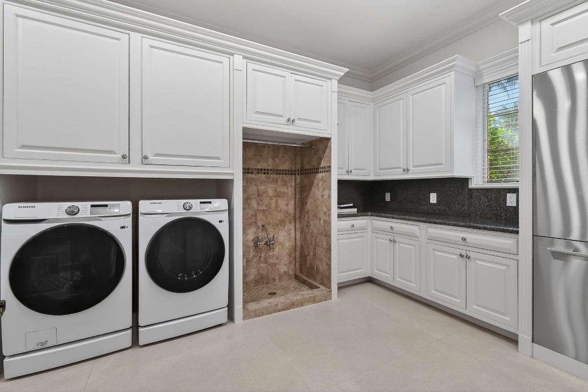 ADMIRALS COVE - Residential