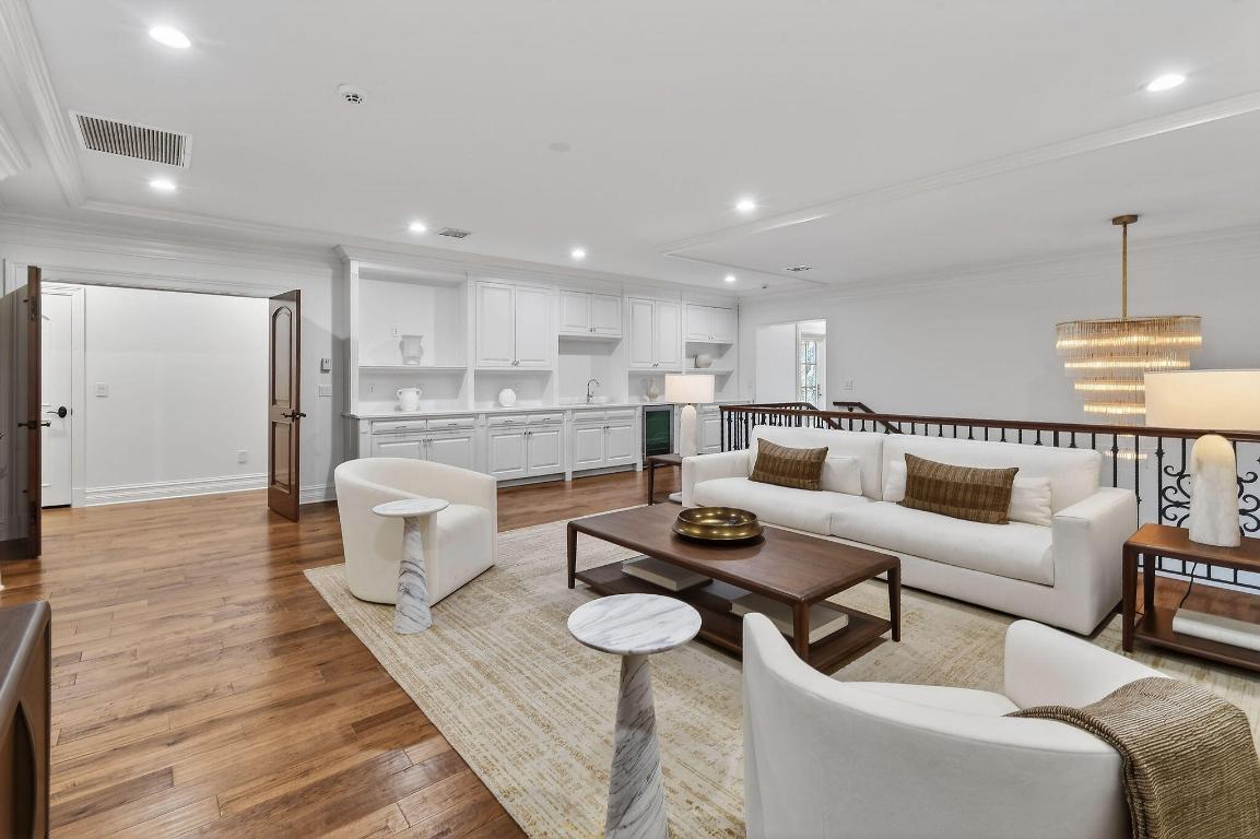 ADMIRALS COVE - Residential