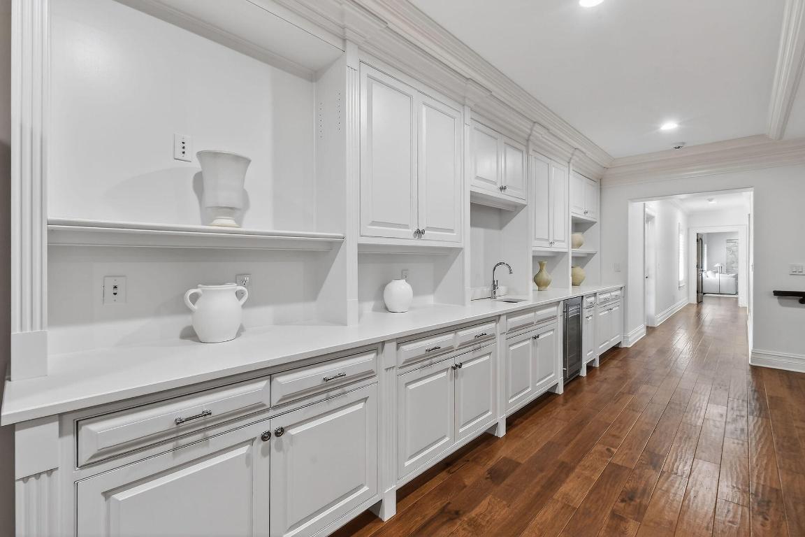 ADMIRALS COVE - Residential