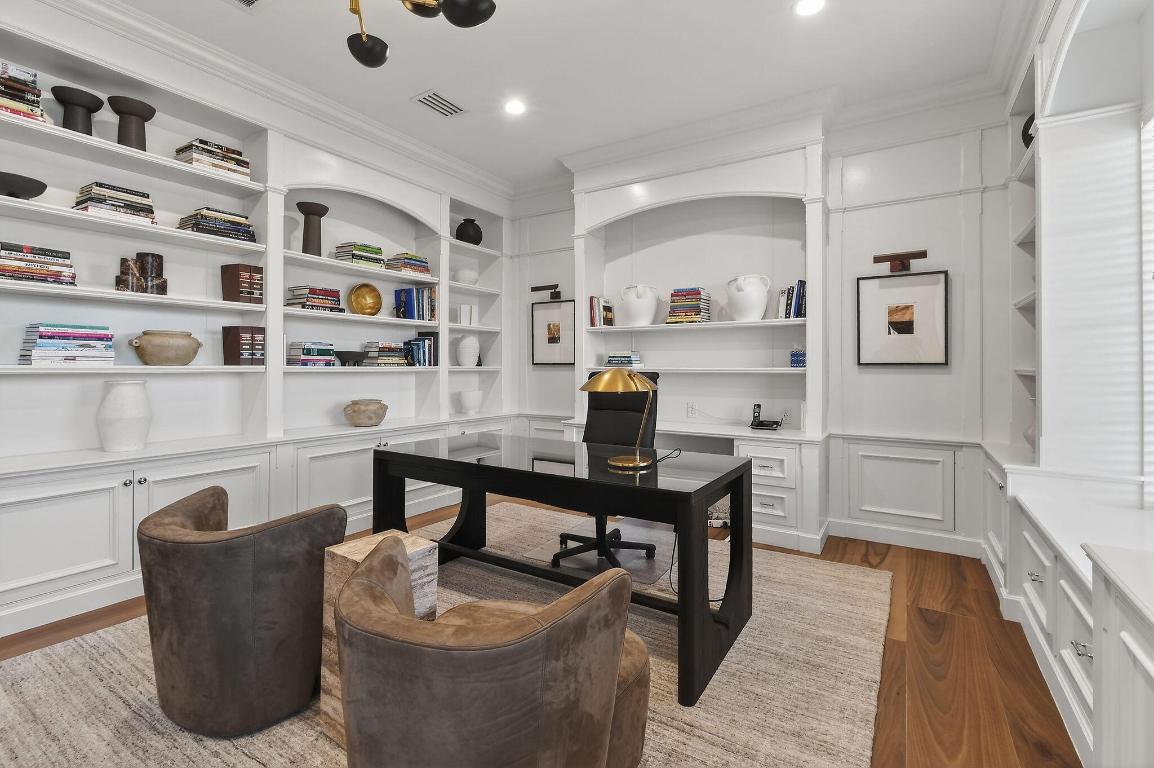 ADMIRALS COVE - Residential