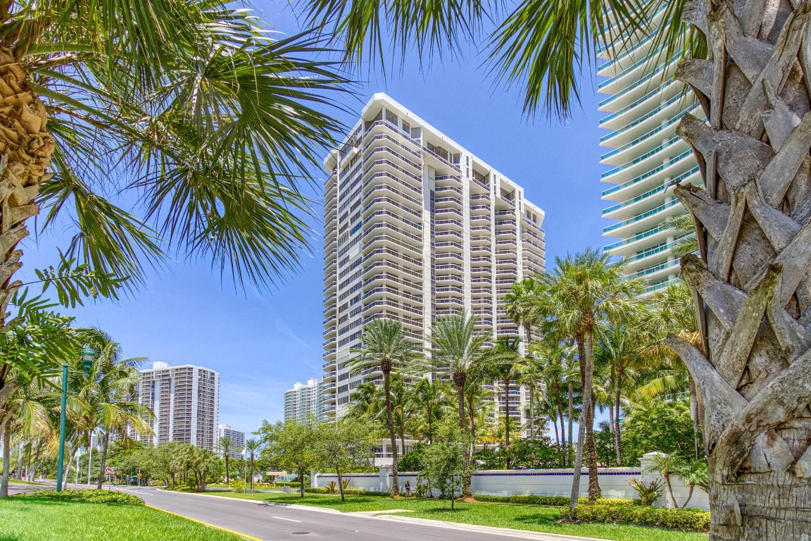 The Landmark Club Condo - Residential