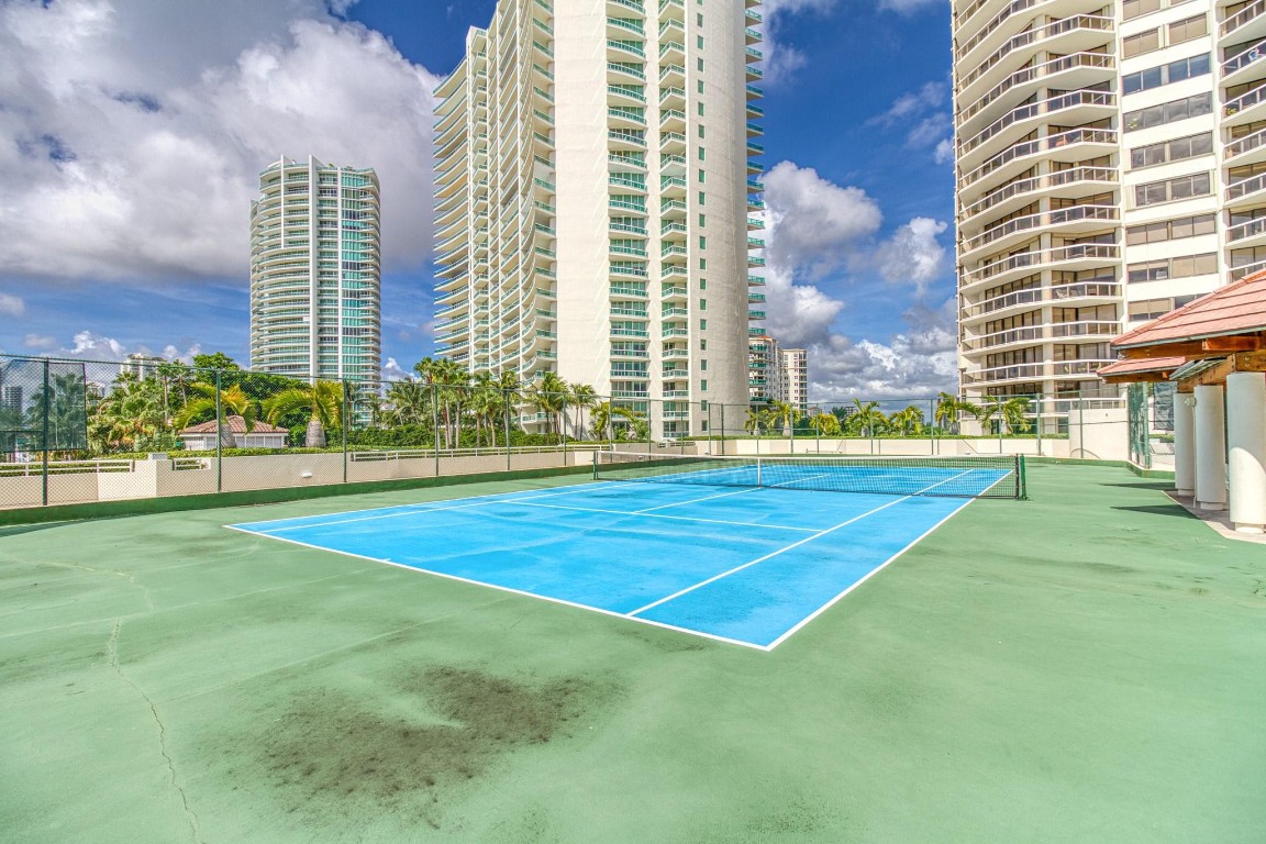 The Landmark Club Condo - Residential