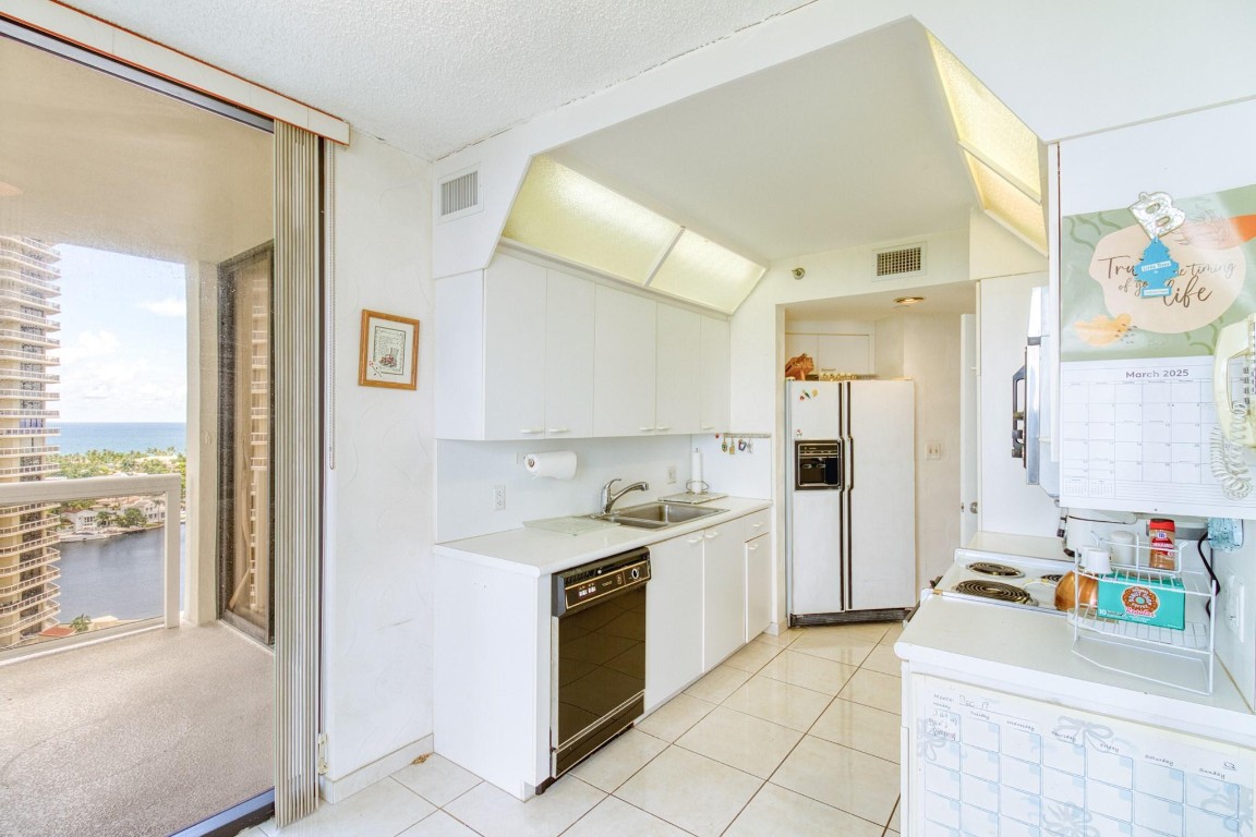 The Landmark Club Condo - Residential