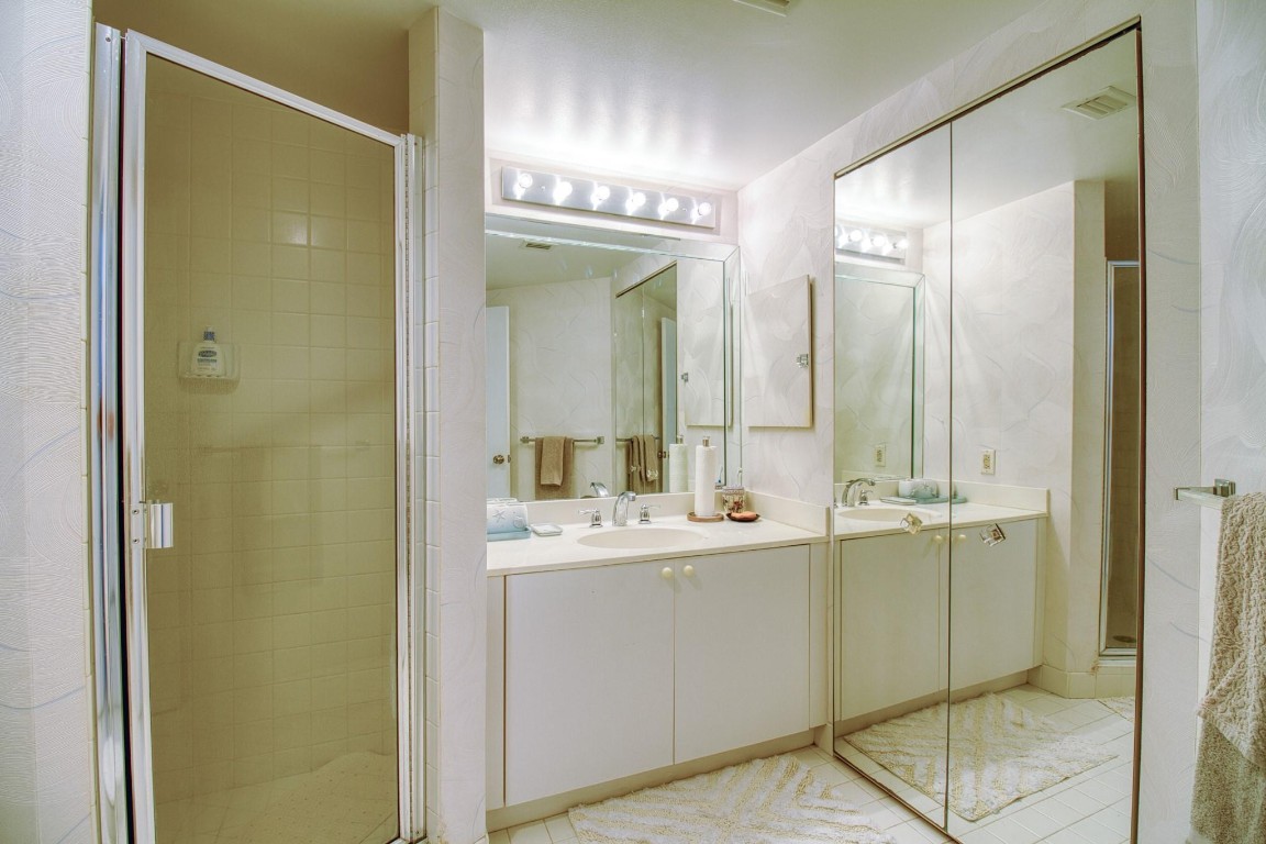 The Landmark Club Condo - Residential