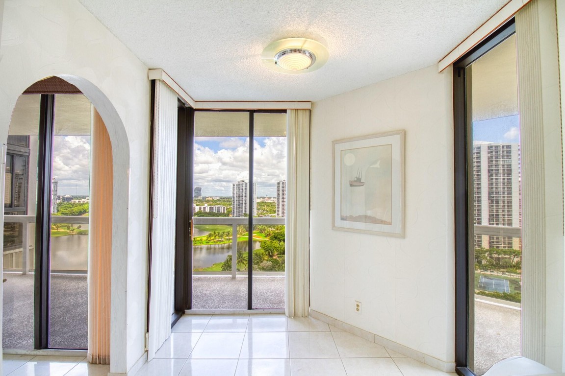 The Landmark Club Condo - Residential