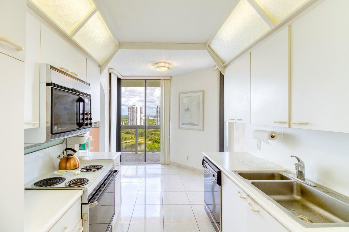 The Landmark Club Condo - Residential