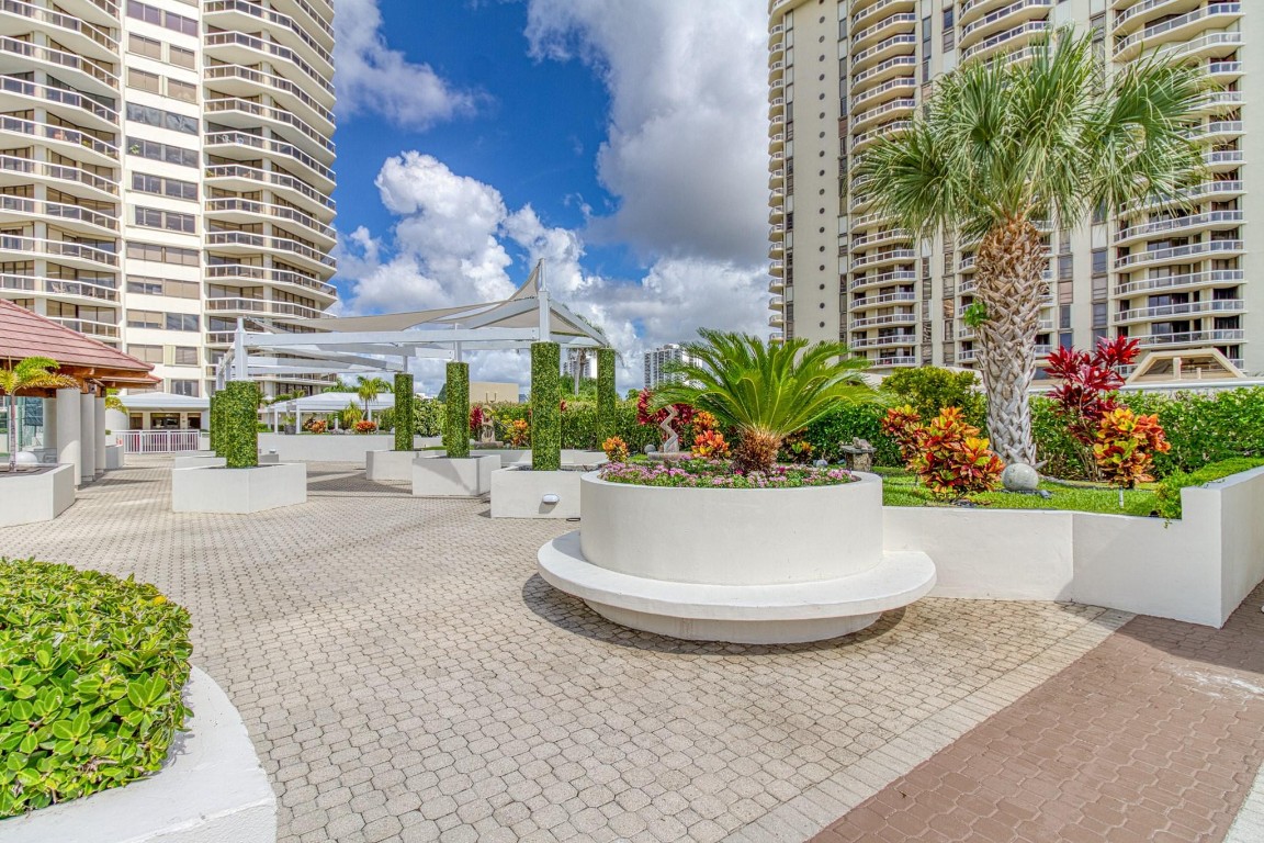 The Landmark Club Condo - Residential