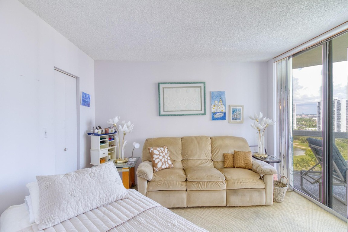 The Landmark Club Condo - Residential