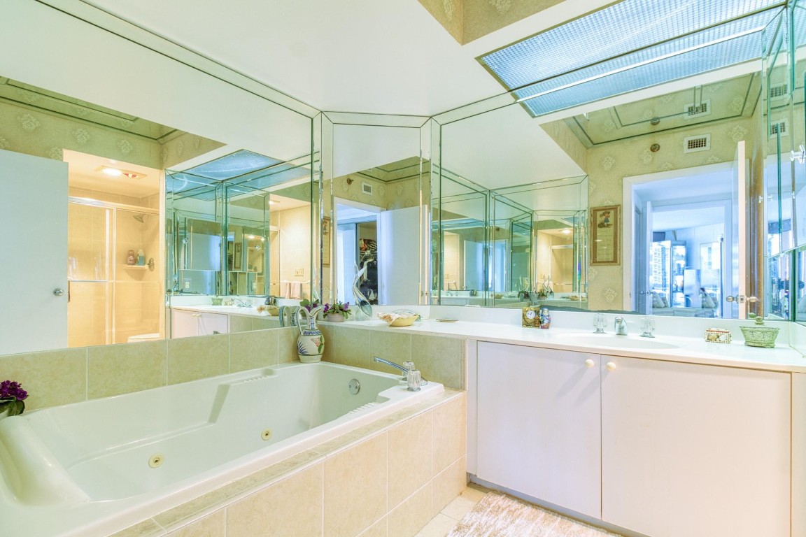 The Landmark Club Condo - Residential