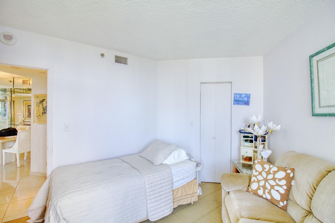 The Landmark Club Condo - Residential