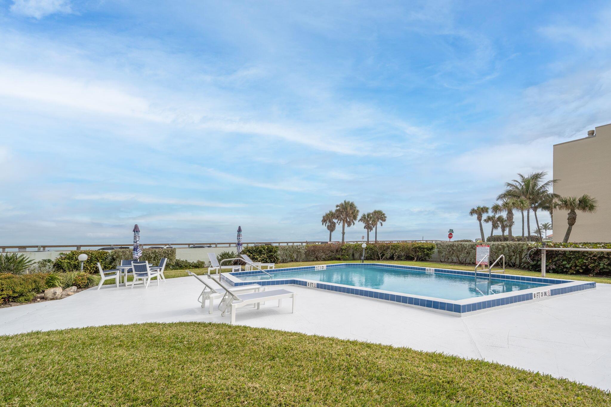 OCEAN CHATEAU OF VERO BEA - Residential