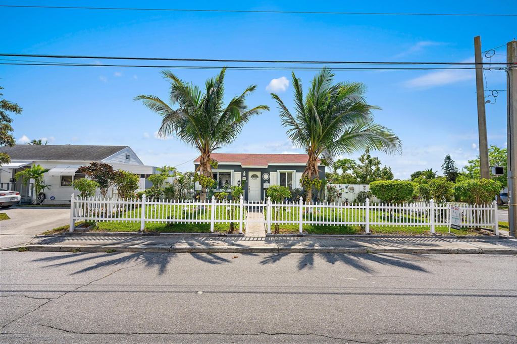 Photo of 5320 Parker Avenue, West Palm Beach, FL 33405 (MLS # B26020396)