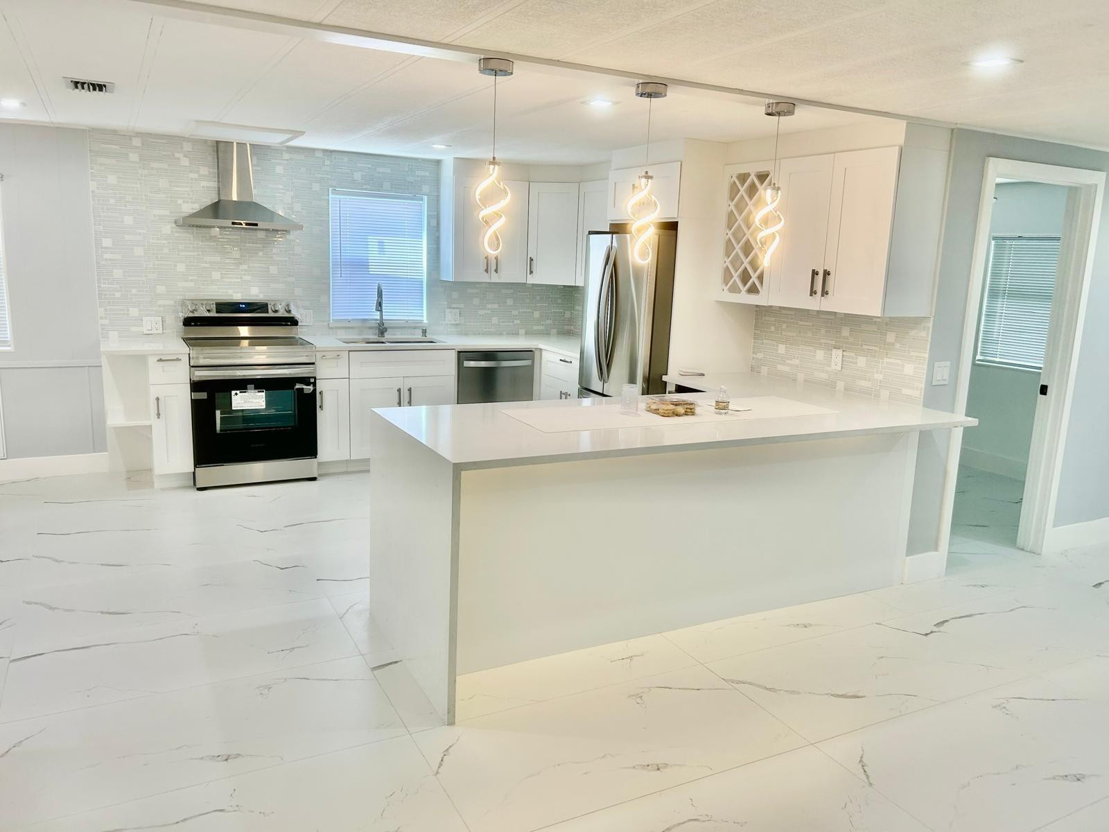 1514 NW 23rd Street, Boynton Beach, FL, 33436/$155,000 2 1514 NW 23rd Street