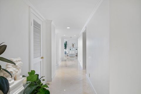 Condominium in Palm Beach FL 100 Worth Avenue.jpg