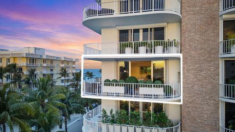 Condominium in Palm Beach FL 100 Worth Avenue 24.jpg