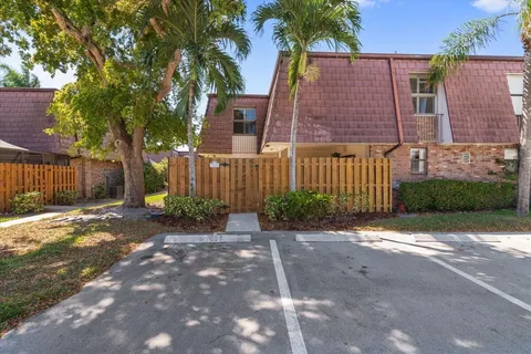 7585 Courtyard Run W, Boca Raton, FL MLS: R11071083