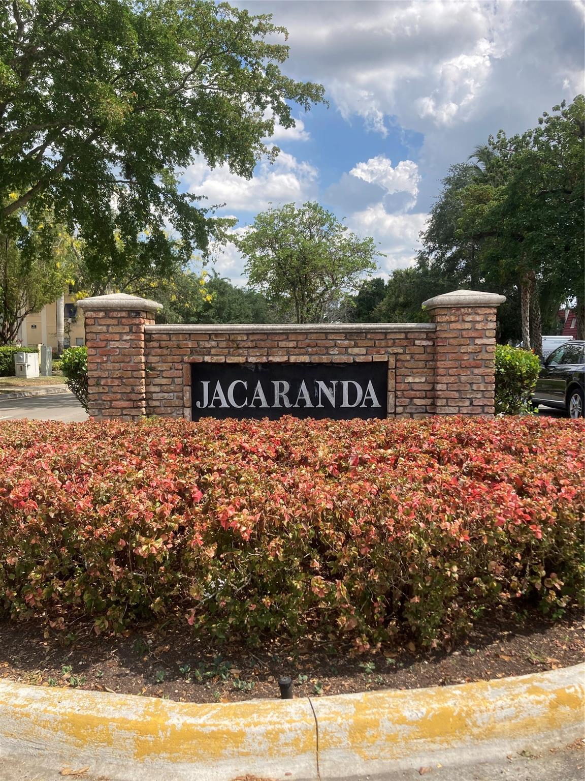 JACARANDA COUNTRY CLUB AGE FRIENDLY COMMUNITY 2 BEDROOM 2 BATH HOME OVERLOOKING EXPANSIVE LAKE, BREATHTAKING FLORIDA SUNSETS, PARKING AT DOORSTEP AND GROUND LEVEL. RENOVATED KITCHEN GORGEOUS WHITE SHAKER CABINETS, LOTS OF STORAGE, SPARKLING QUARTZ COUNTERTOPS AND UPDATED BATHROOMS. POOL, BBQ, FUN CLUBHOUSE CATERING TO ALL RESIDENTS, FULL KITCHEN, POOL TABLE, EXERCISE EQUIPMENT. GOOD NEWS.. WELL MANAGED, LOW HOA FEES, NO ASSESSMENTS. WALKING DISTANCE TO 77 ACRE CENTRAL PARK PROVIDING ACTIVITIES ALL AGE GROUPS. WALKING/ BIKE TRAILS, TENNIS PICKELBALL, SOCCER, SOFTBALL, LAKES, PICNIC AREAS. . A RATED SCHOOLS, PUBLIC TRANSPORTATION, ACCESS TO MAJOR ROADS, TRENDY RESTAURANTS, SHOPPING GALORE IN BOUTIQUE SHOPS, SHOPPING MALLS, MEDICAL FACILITIES, ENTERTAINMENT. TIME TO ENJOY QUALITY OF LIFE.
