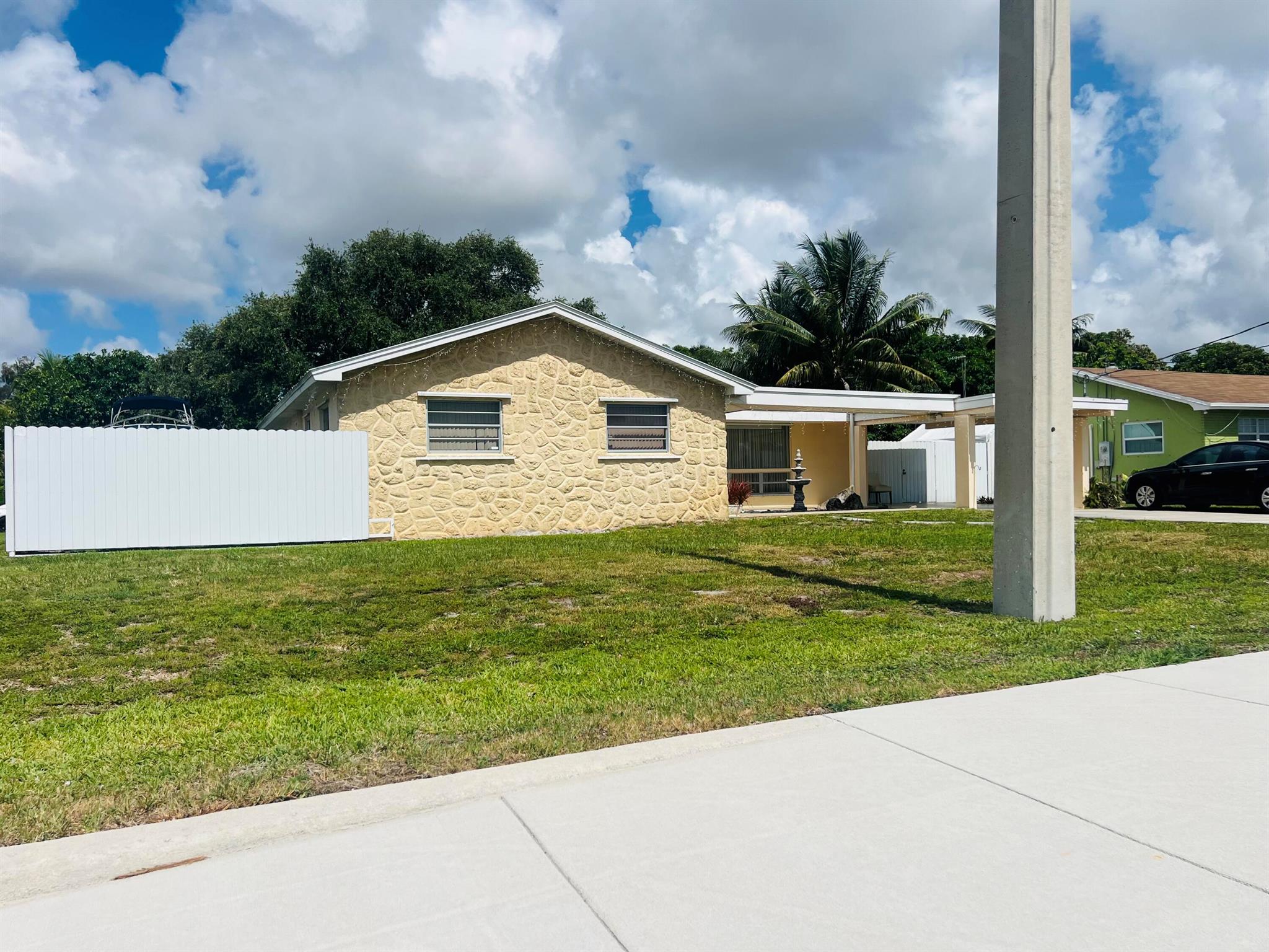 1951 S Florida Mango Road