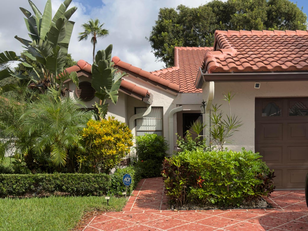 Photo of 6364 Kings Gate Circle, Delray Beach, FL 33484 (MLS # B26085349)