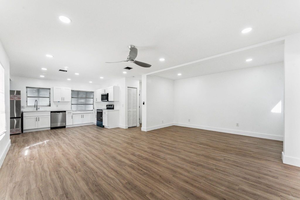 Photo of 921 NW 8th Avenue, Boynton Beach, FL 33426 (MLS # R10965977)