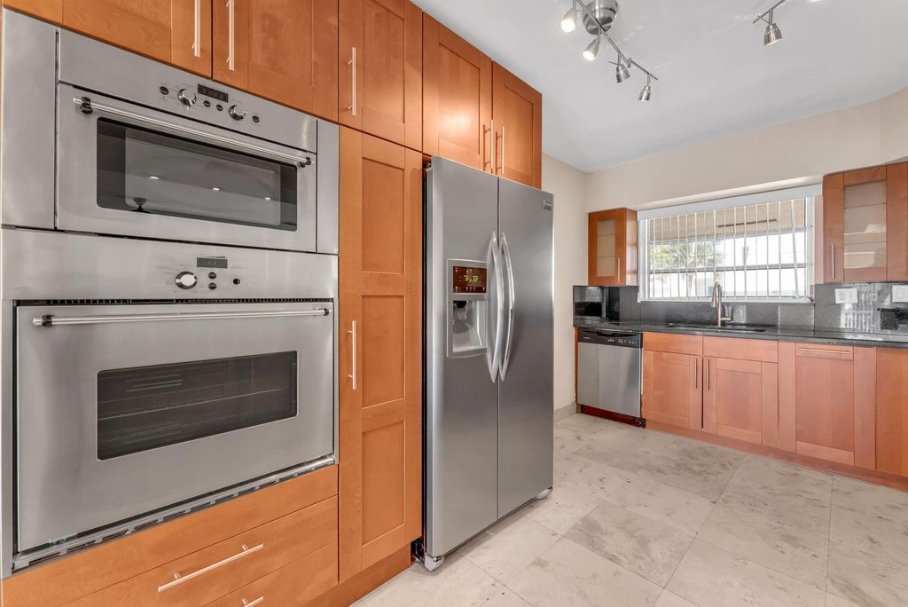 Photo of 2940 NE 19th Street, Pompano Beach, FL 33062 (MLS # B26017575)