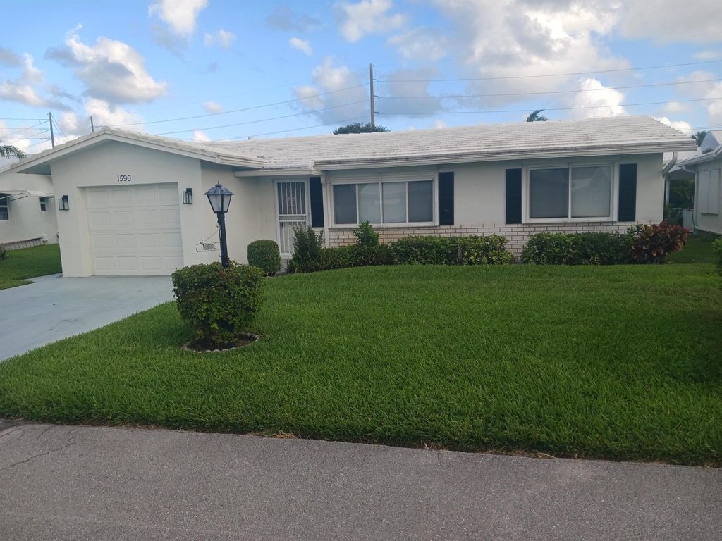 Photo of 1590 SW 14th Avenue, Boynton Beach, FL 33426 (MLS # R11086949)