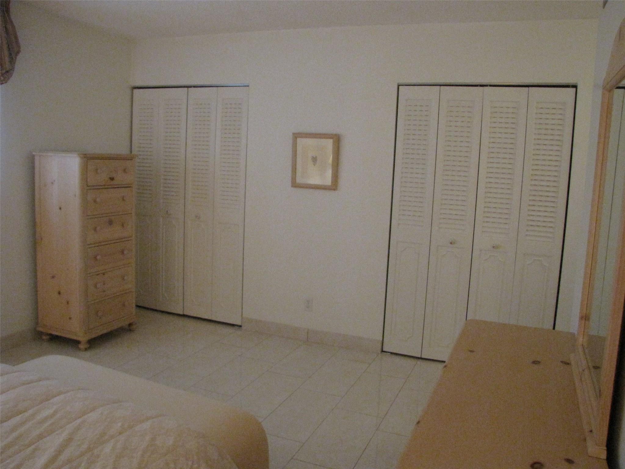 MEADOWBROOK LAKES CONDO - Residential