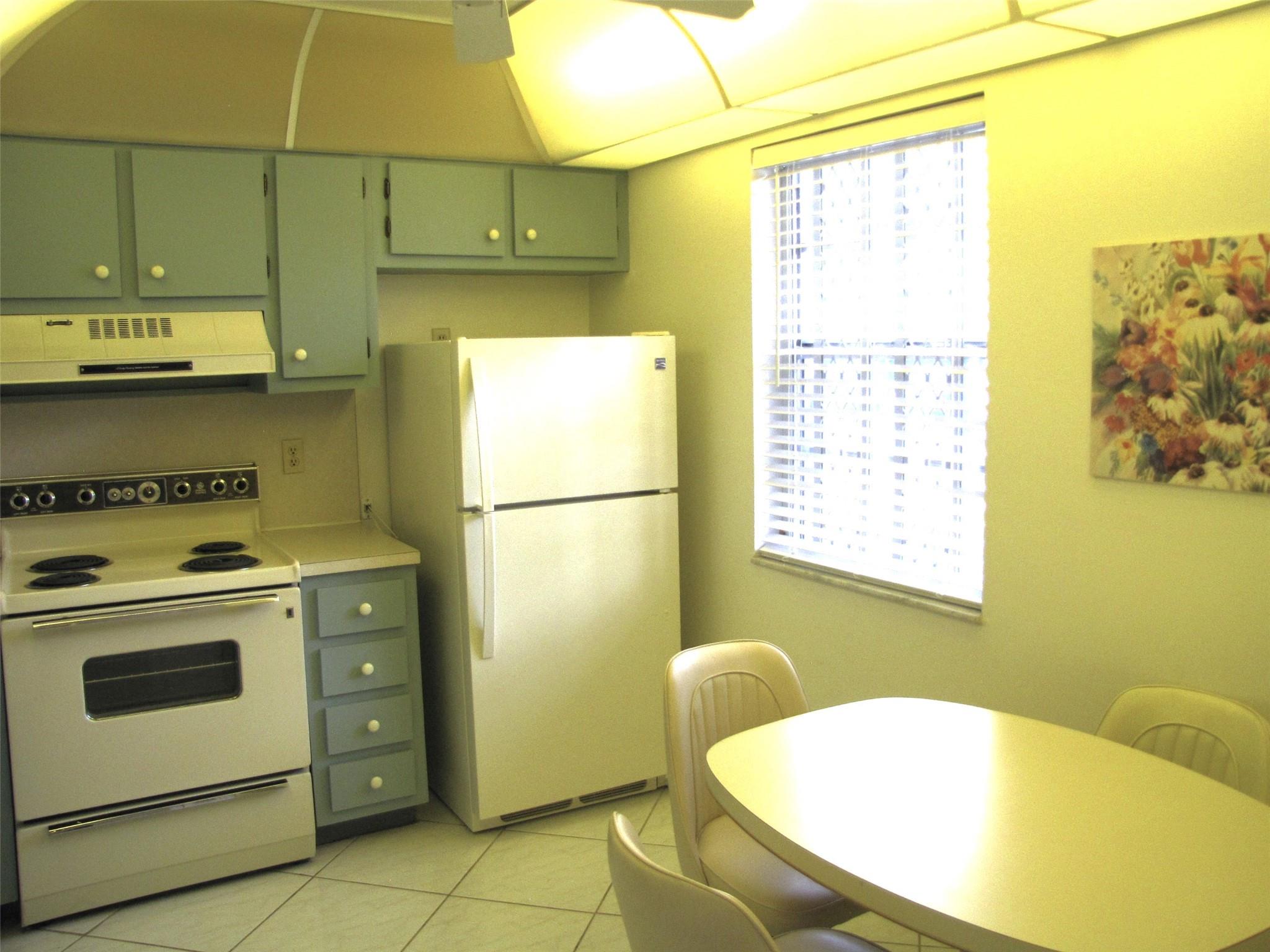 MEADOWBROOK LAKES CONDO - Residential