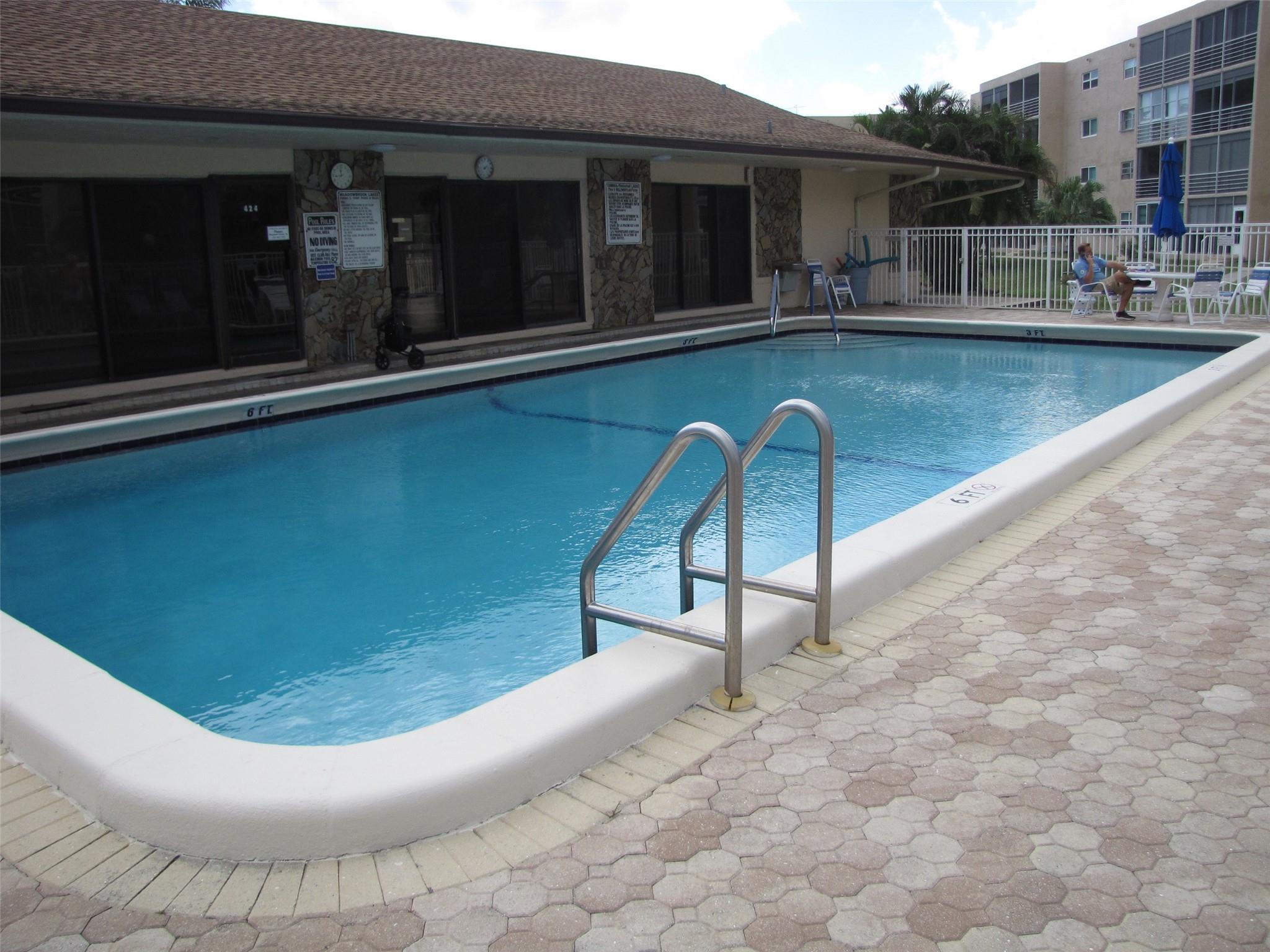 MEADOWBROOK LAKES CONDO - Residential