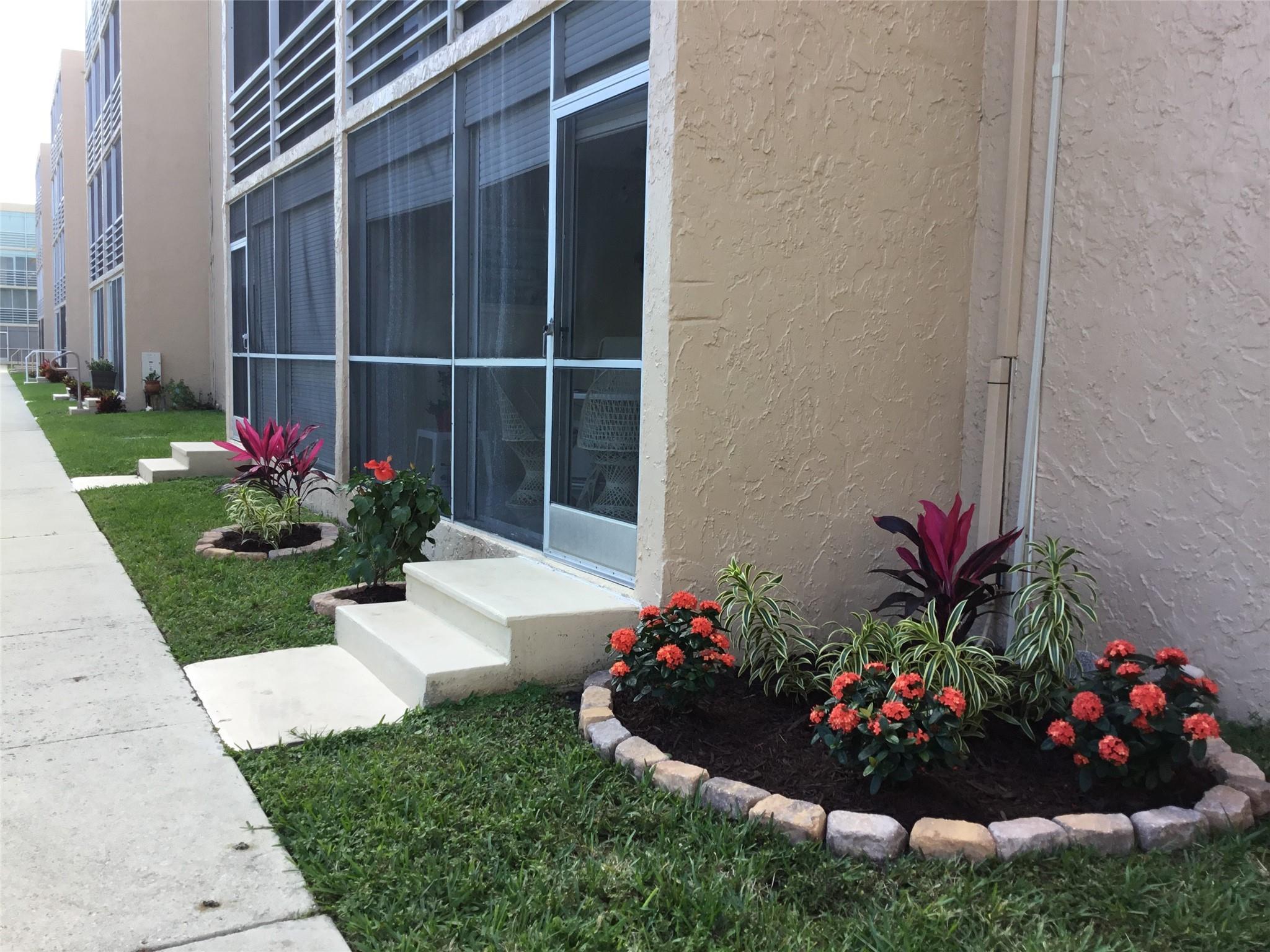 MEADOWBROOK LAKES CONDO - Residential