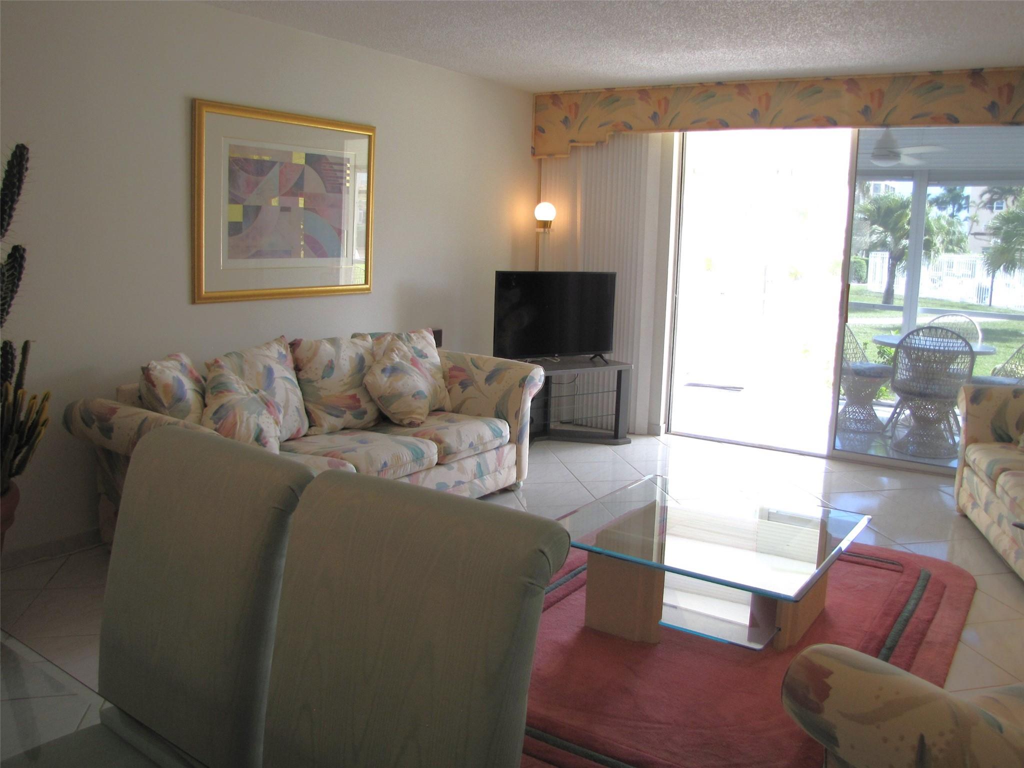 MEADOWBROOK LAKES CONDO - Residential