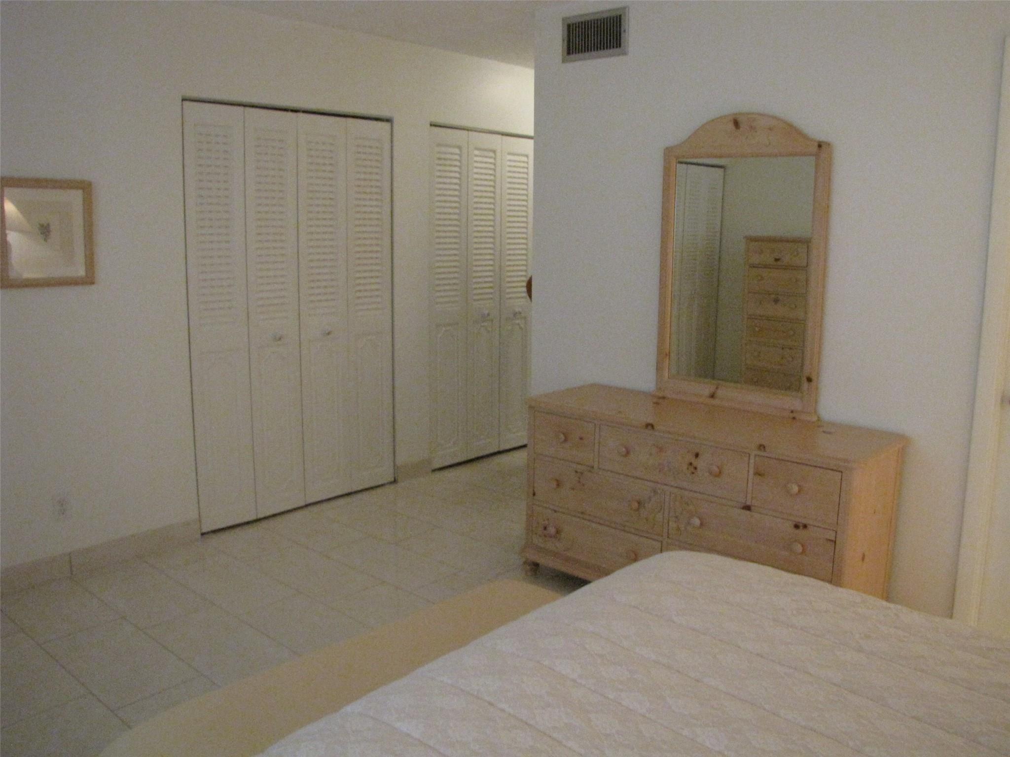 MEADOWBROOK LAKES CONDO - Residential