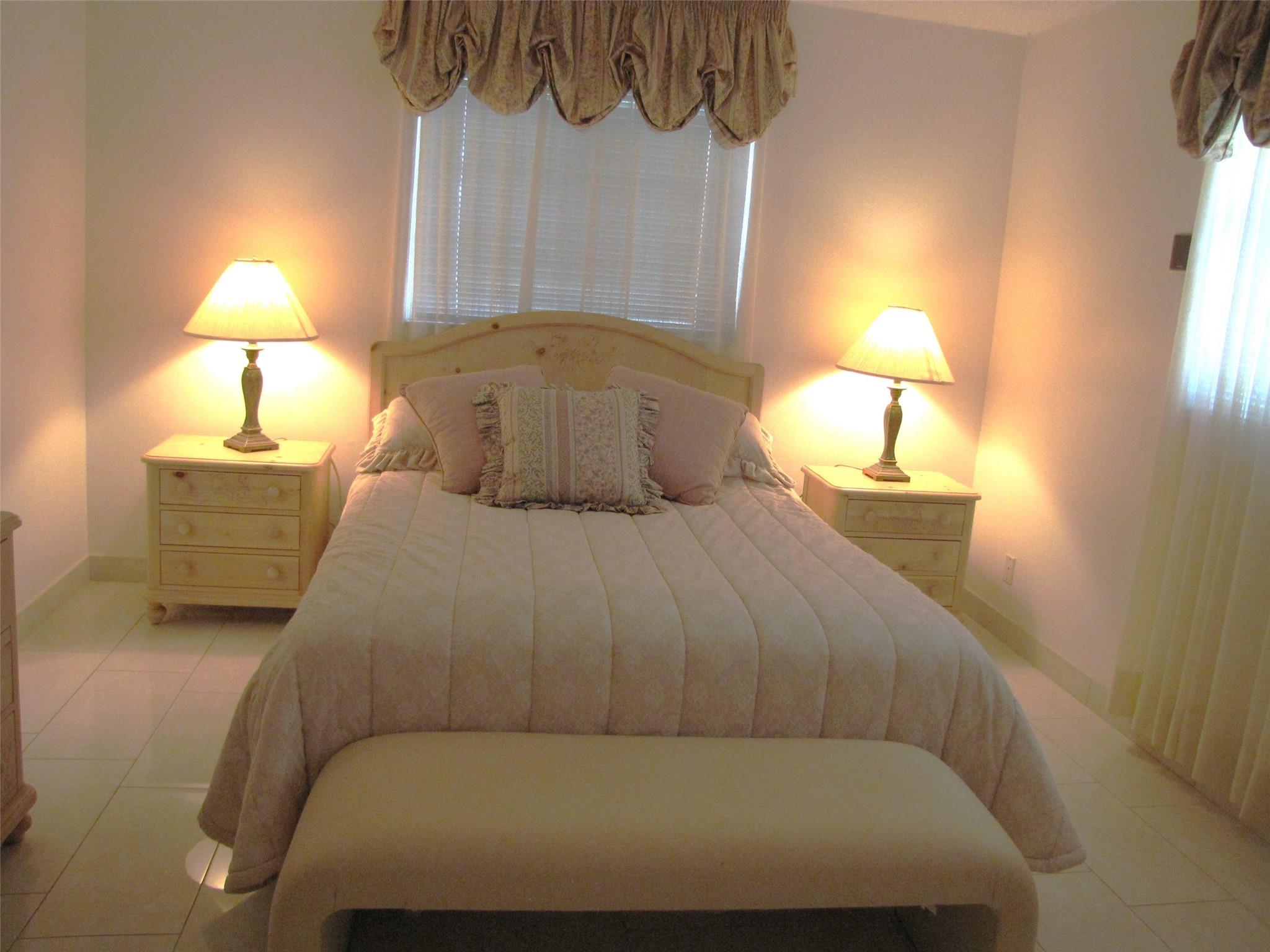 MEADOWBROOK LAKES CONDO - Residential