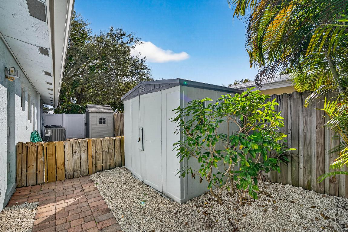 HILLSBORO ISLES - Residential