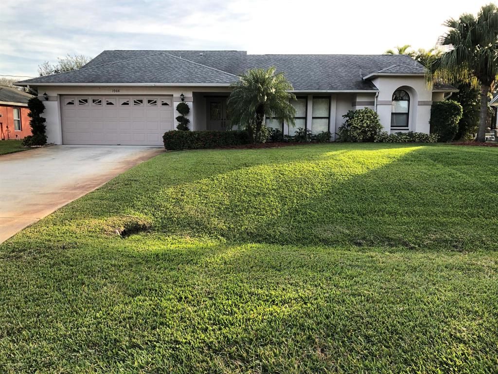 Photo of 1066 SE Damask Avenue, Port Saint Lucie, FL 34983 (MLS # R10686328)