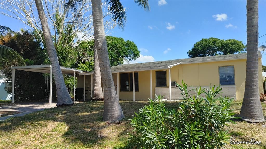 Photo of 1604 Zephyr Avenue, Fort Pierce, FL 34982 (MLS # R10706265)