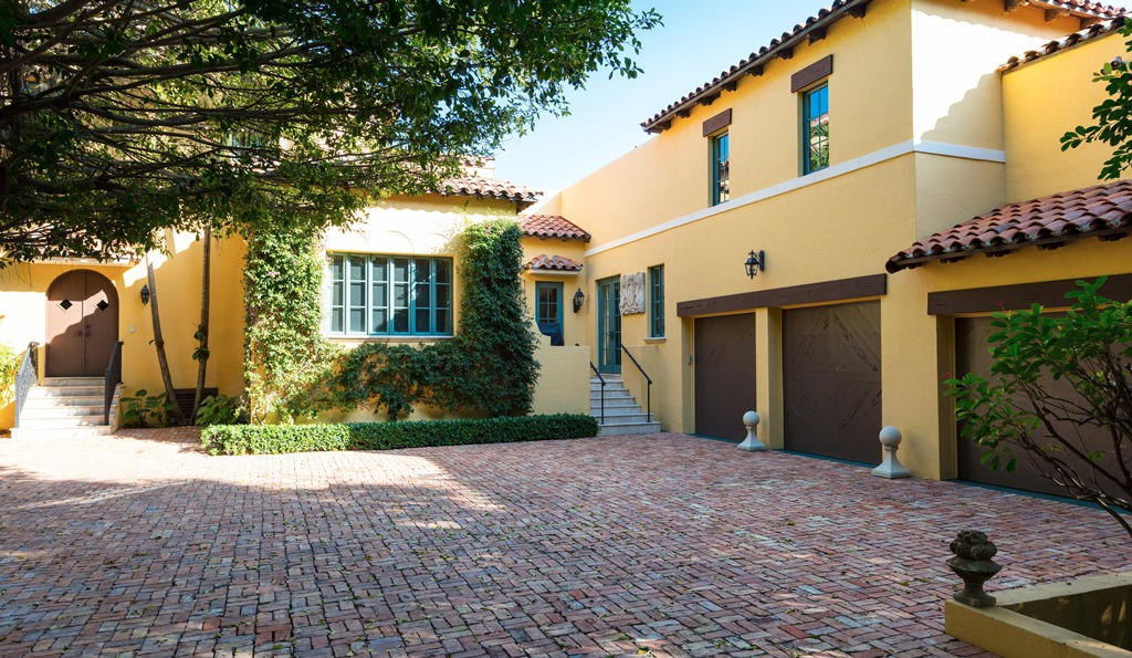 EL BRAVO PARK - Residential