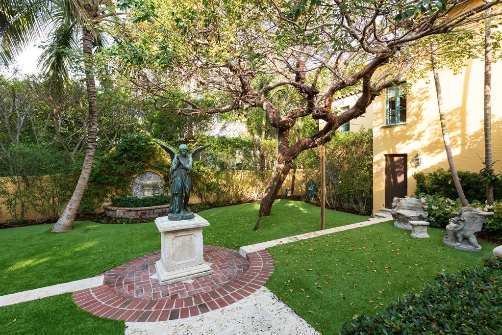 EL BRAVO PARK - Residential