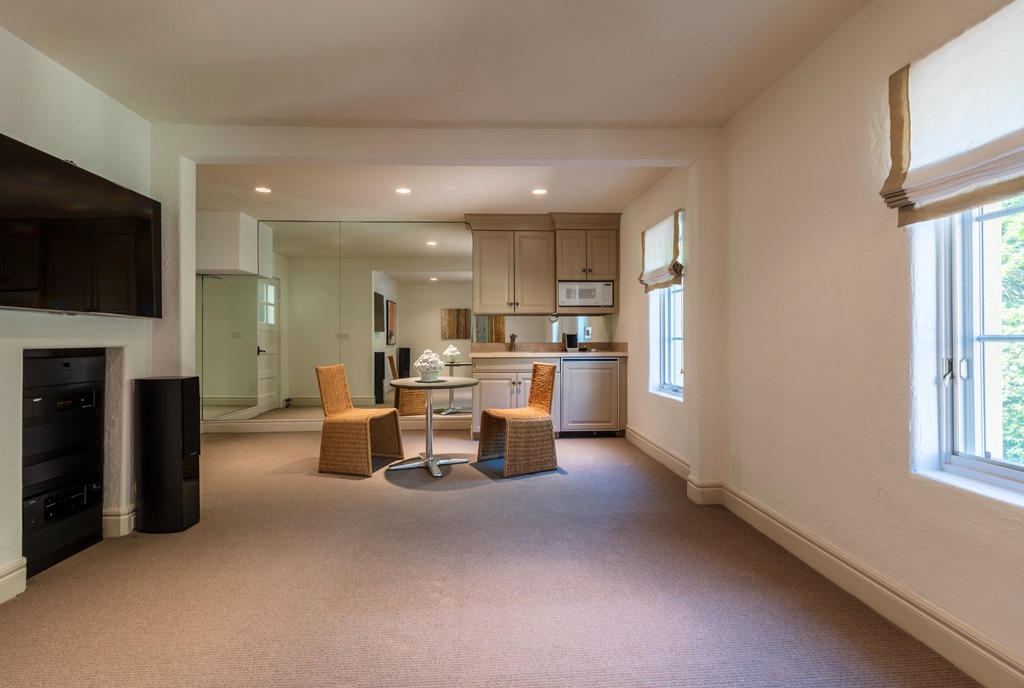 EL BRAVO PARK - Residential