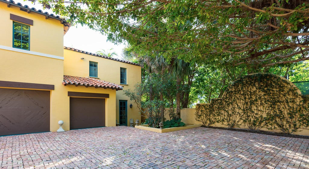 EL BRAVO PARK - Residential