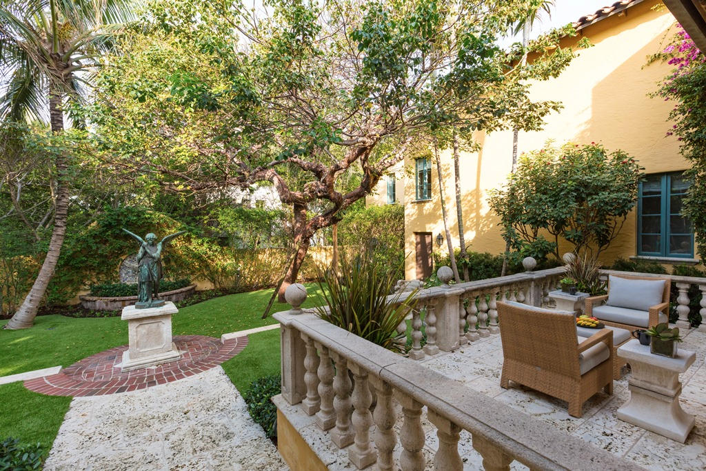 EL BRAVO PARK - Residential