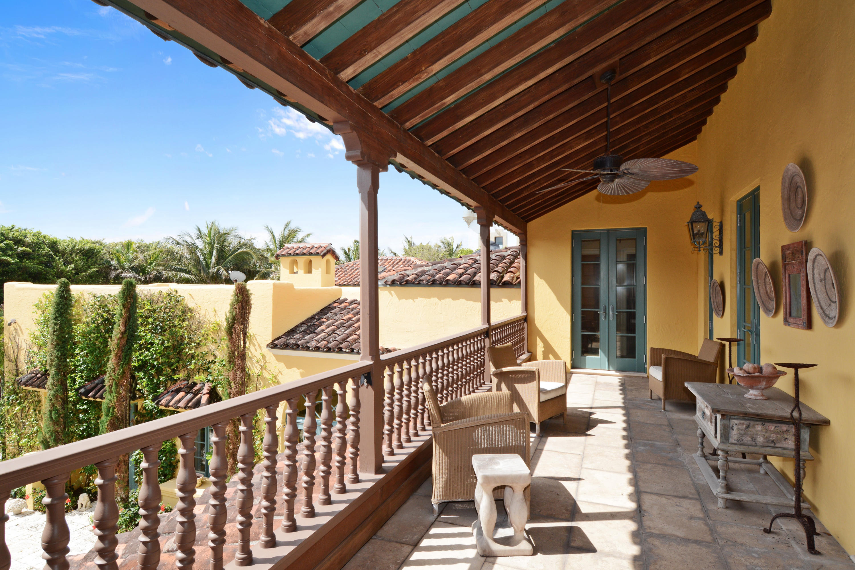 EL BRAVO PARK - Residential