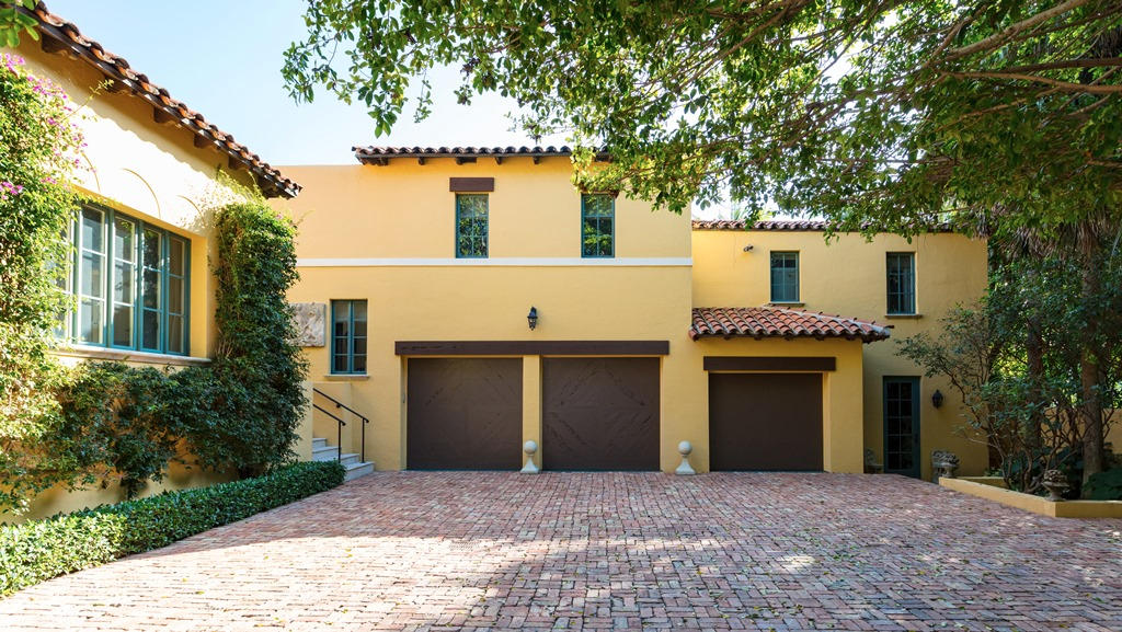 EL BRAVO PARK - Residential