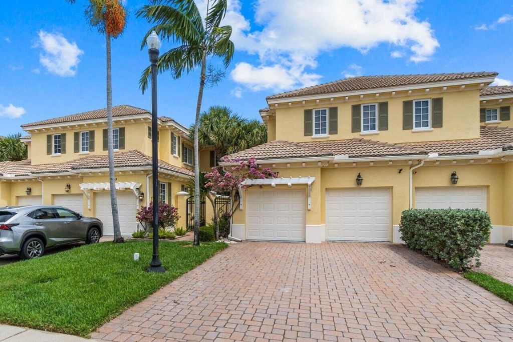 Photo of 4707 Cadiz Circle, Palm Beach Gardens, FL 33418 (MLS # R10804435)