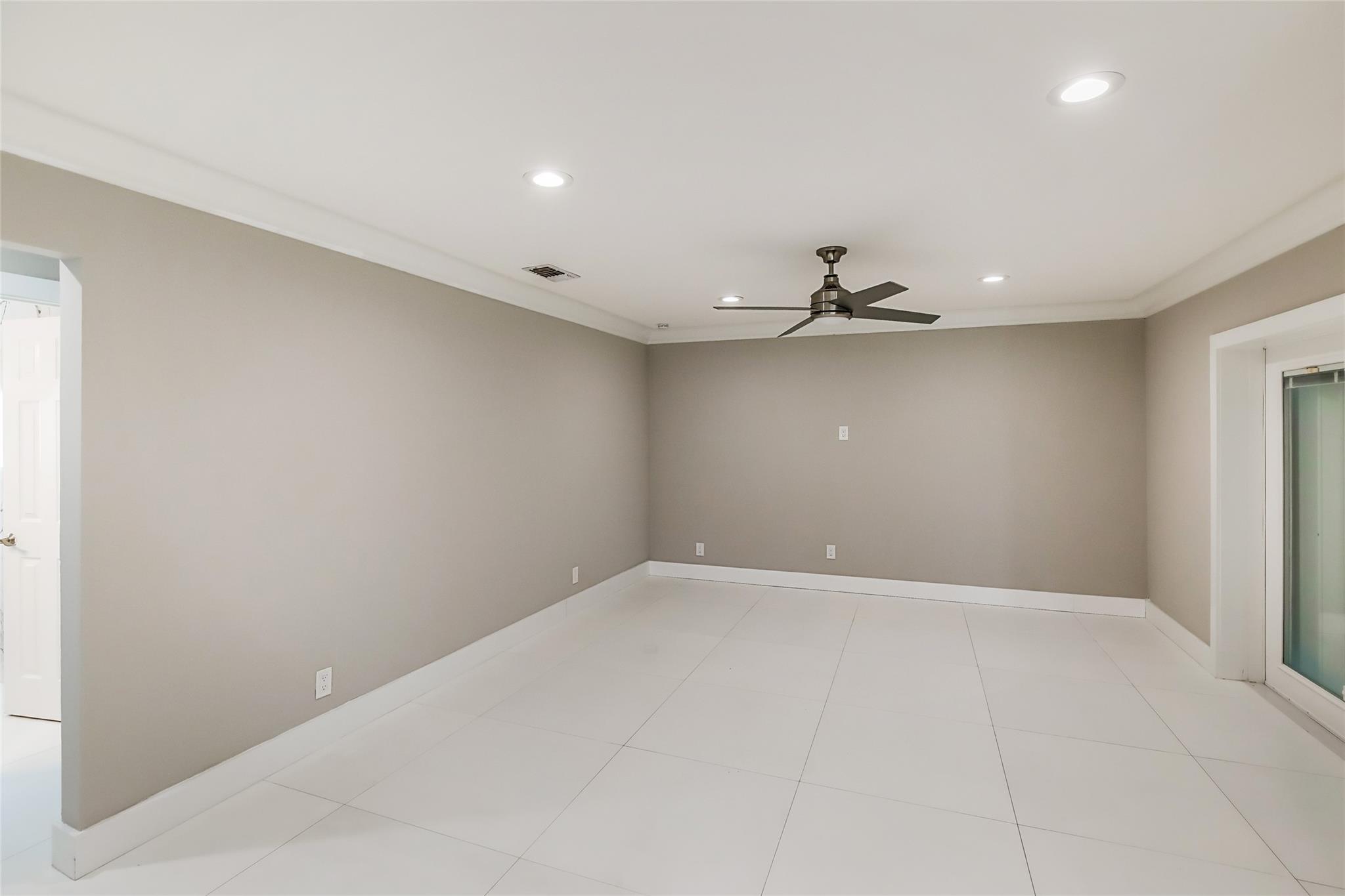 880 NW 48th Ave