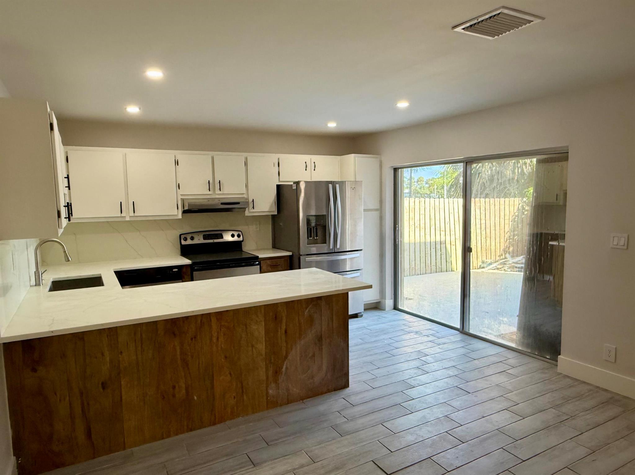 View photos, virtual tours, details... 2717 SE 27th Way