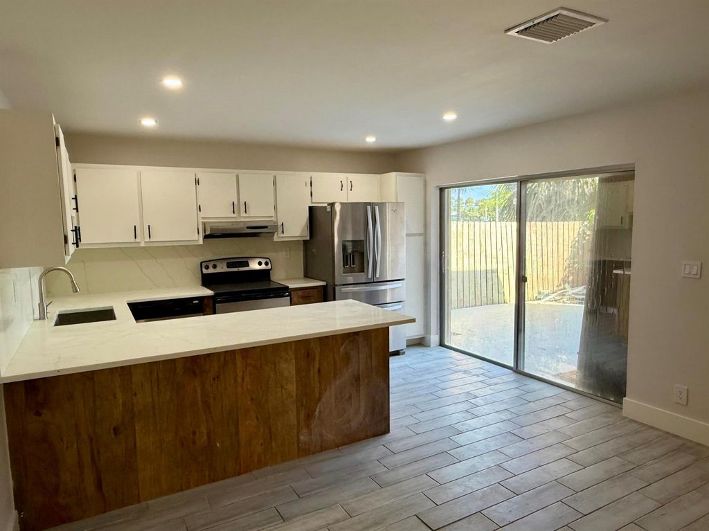 Photo of 2717 SE 27th Way, Boynton Beach, FL 33435 (MLS # R11145973)