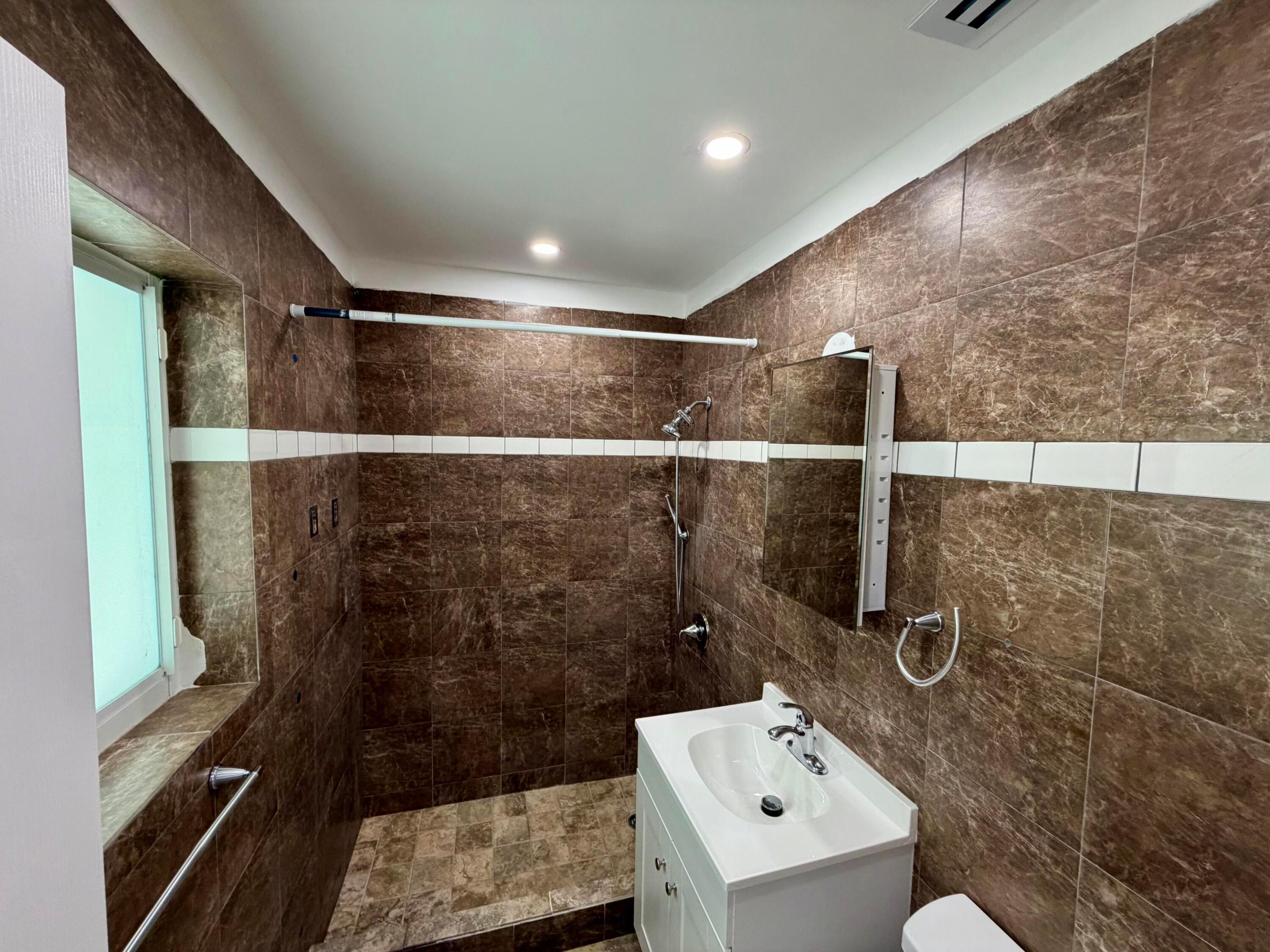 OAKLAND PARK SECOND ADD - Residential Lease
