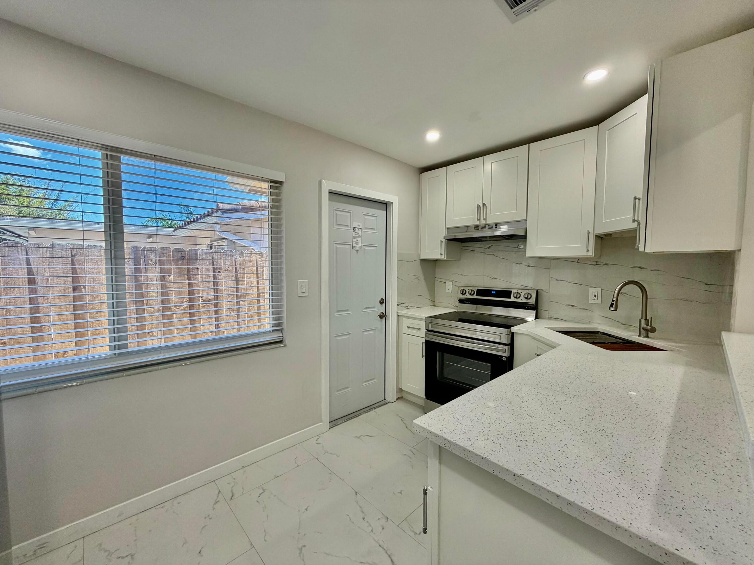 OAKLAND PARK SECOND ADD - Residential Lease