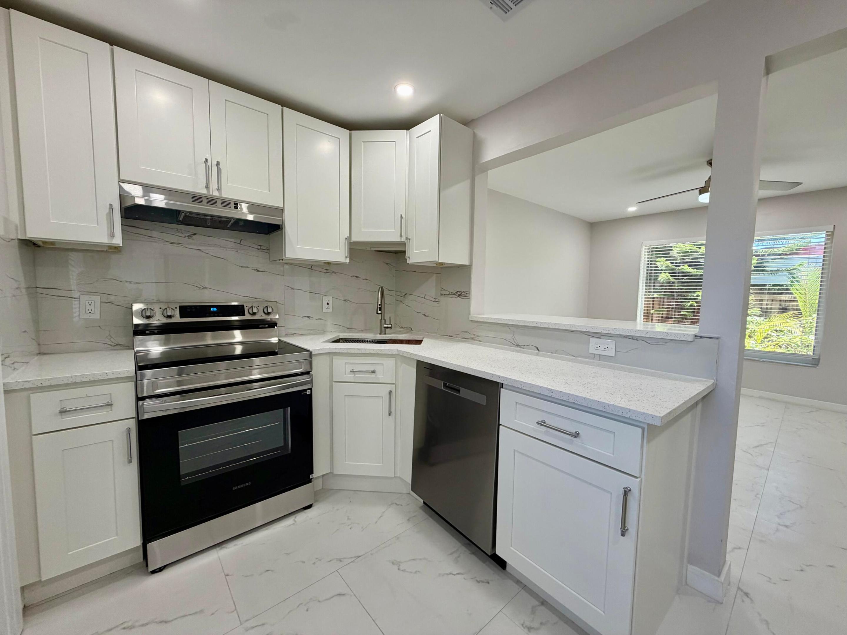 OAKLAND PARK SECOND ADD - Residential Lease